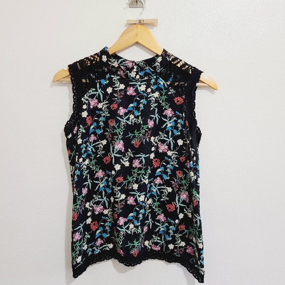 3/$20 💕 Paper Crane Floral Lace Wrap Back Sleeveless Top, Medium - Picture 6 of 9